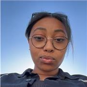 Ayant des connaissances en Anglais, je pourrais l’enseigner. J’aime aussi beaucoup l’histoire, que je pourrais également enseigner